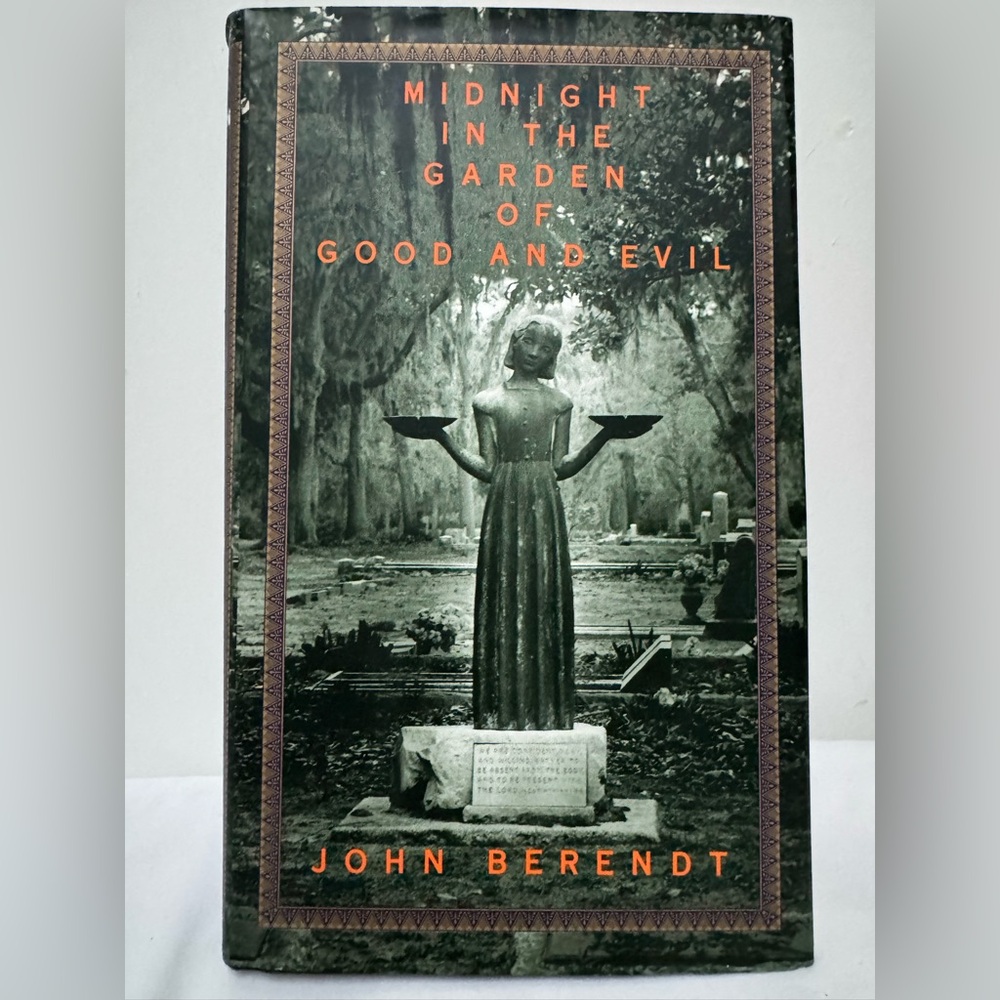 Midnight in the Garden of Good and Evil by John Berendt - Hardcover